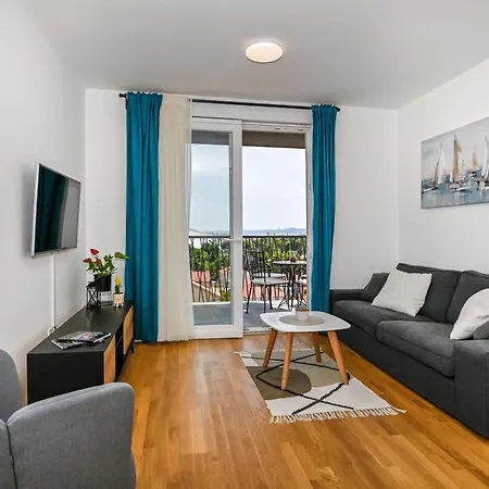 Apartment Sail Away